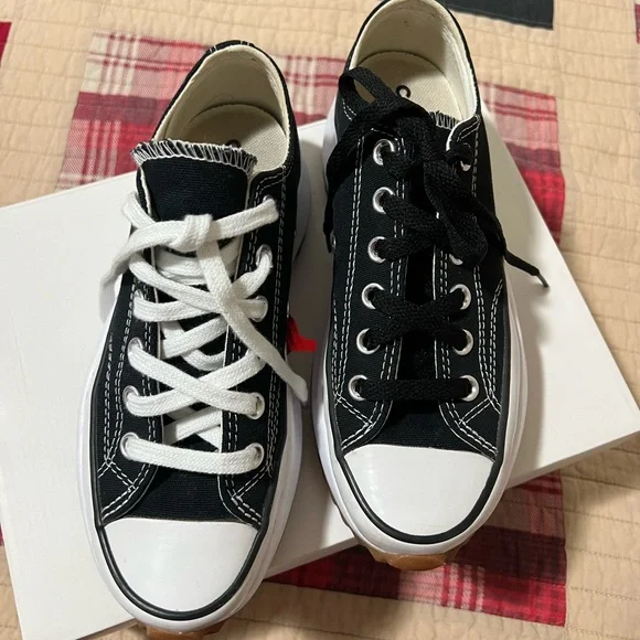 Great condition Converse Black and White Women's Sneakers - Picture 6 of 14